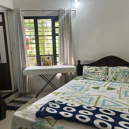 Chaithritha Ladies Homestay Thiruvananthapuram Exterior foto